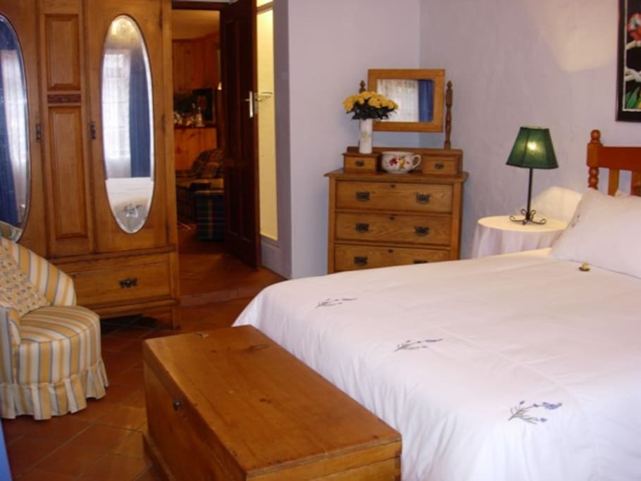 Our self-catering Acorn Cottage offers you all creature comforts, with this cottage having a fully equipped kitchen, as well as opening onto a private patio and braai area. It also comes with a fireplace!