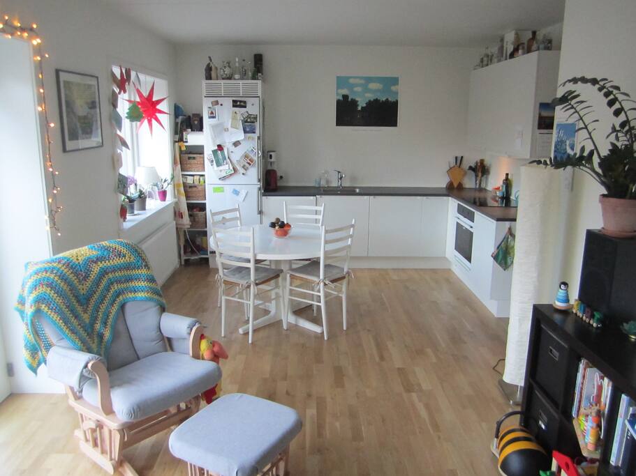 Kitchen/dining area and living room