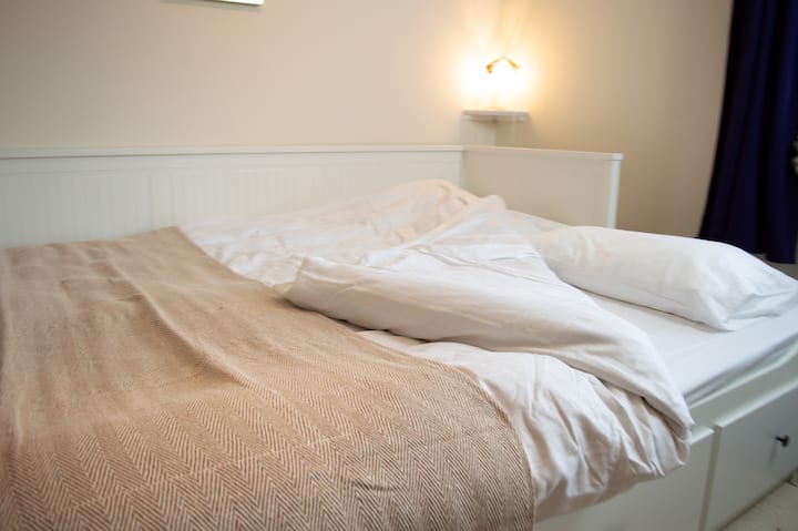 Chumba cha kulala cha ndege, chaguo la kitanda cha ukubwa wa mfalme