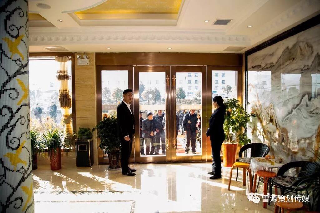 窗明几净的接待大厅