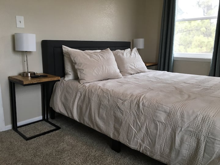 غرفة نوم 2 مع تلفزيون ذكي