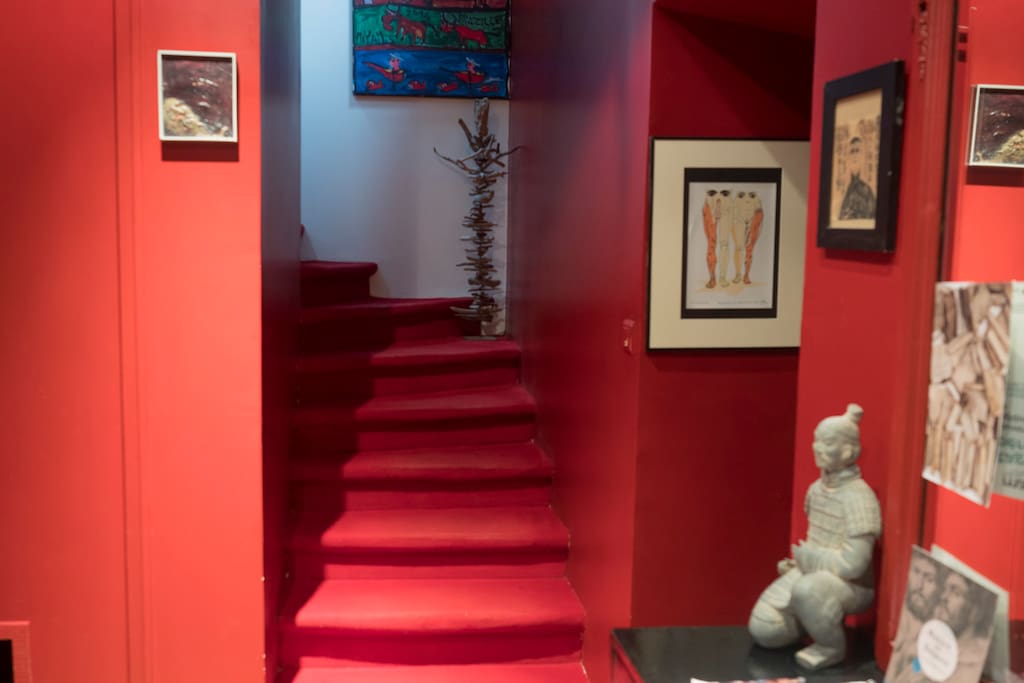 escalier d'accès à l'étage, salle de séjour, salle à manger, cuisine