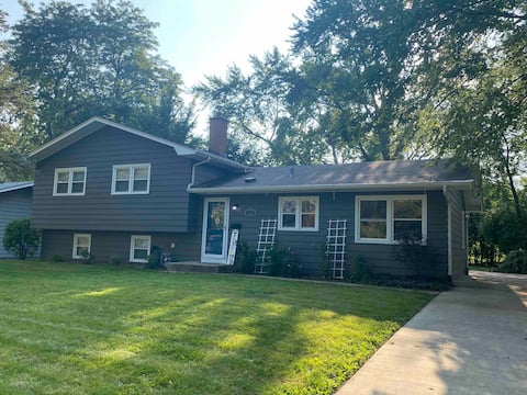 Downtown Naperville 4 Bed 2.5bath/Garage/Pets OK