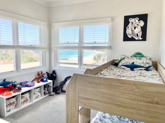 Coastal unit living at its best. gallery image 3