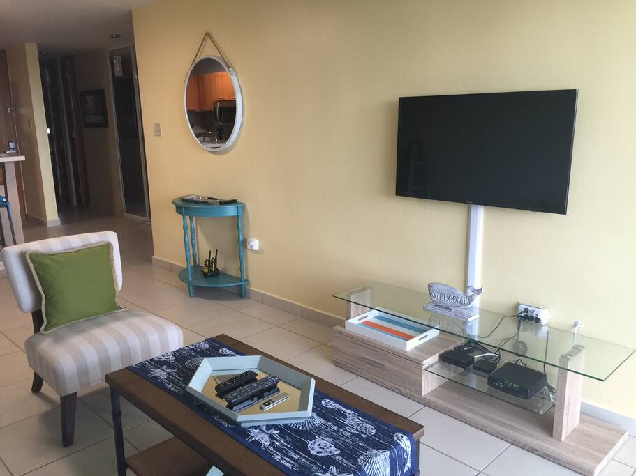 Entertainment unit with Wi-Fi, Smart TV and Apple TV.