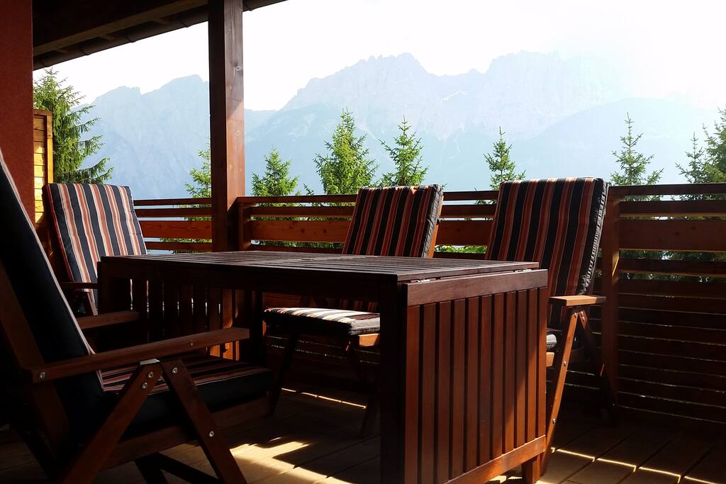 Sonnenbalkon mit Platz für 6 Personen