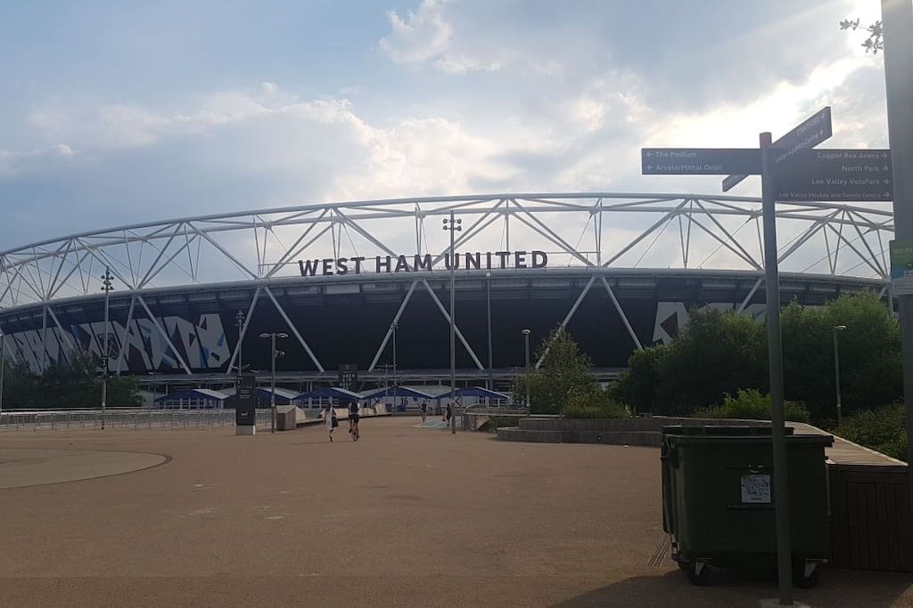 Stadium Olympic near Westifield Shopping Centre 15/20 min walking from my house