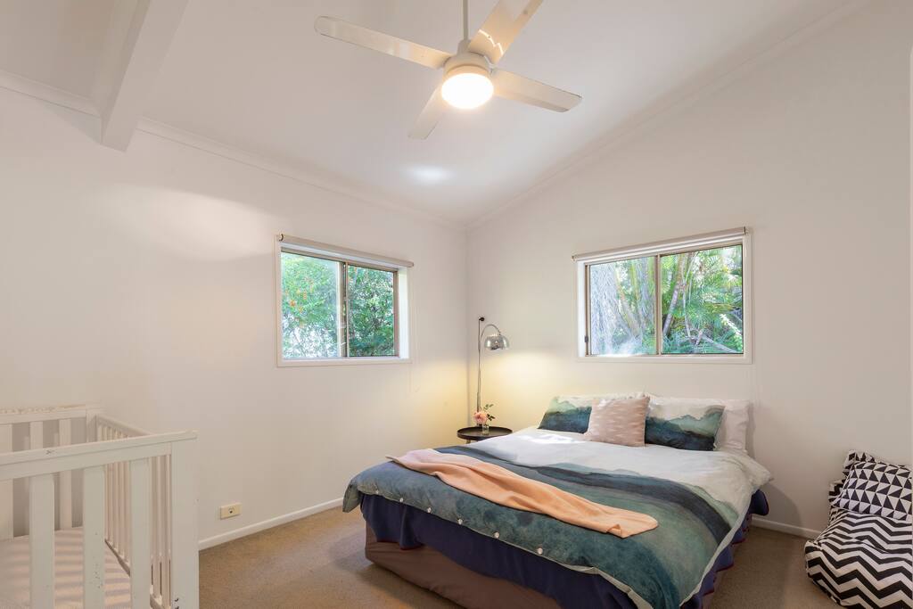 Queen bed with cot