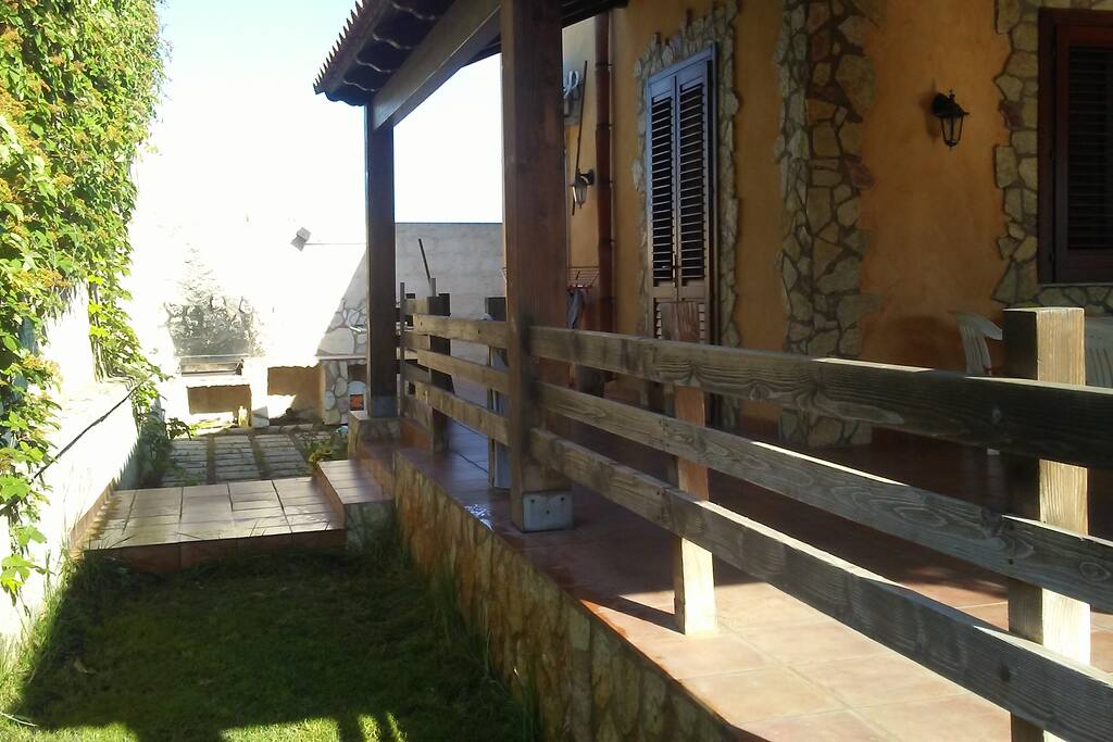 giardino con vista barbecue/garden with barbecue view