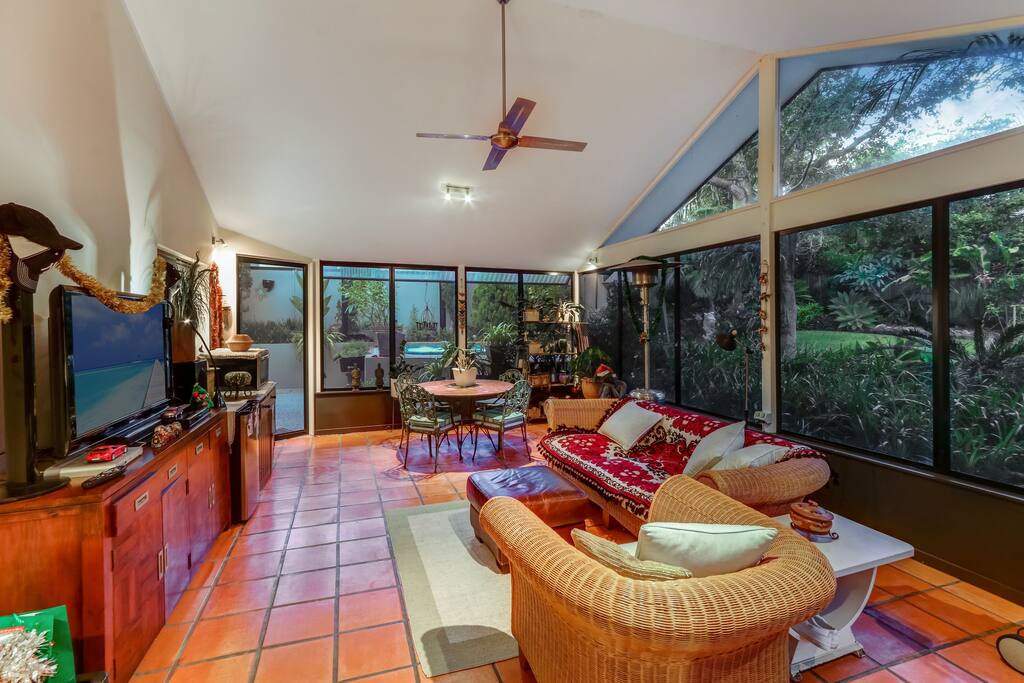 Entertainment / Sun Room