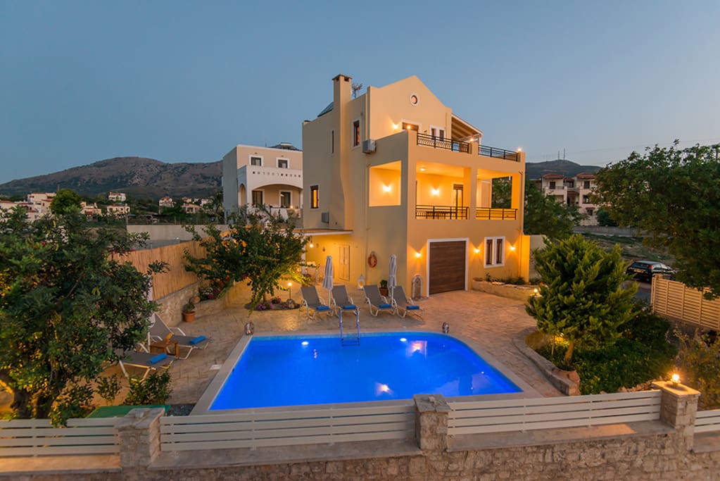 Villa Nikolaos is located 6 km away from Rethymno town!