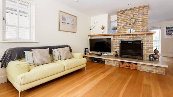Home in Poole · ★4.88 · 4 bedrooms · 6 beds · 2 baths
