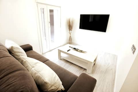 Popular Airbnb listing: Modern apartment just a short walk from the historic center. in Alcalá De Henares