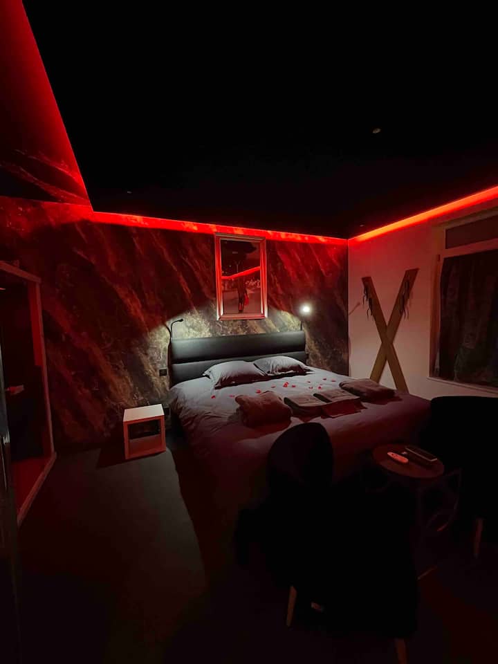 Love Room · Hot Tub + Private Sauna | Vosges