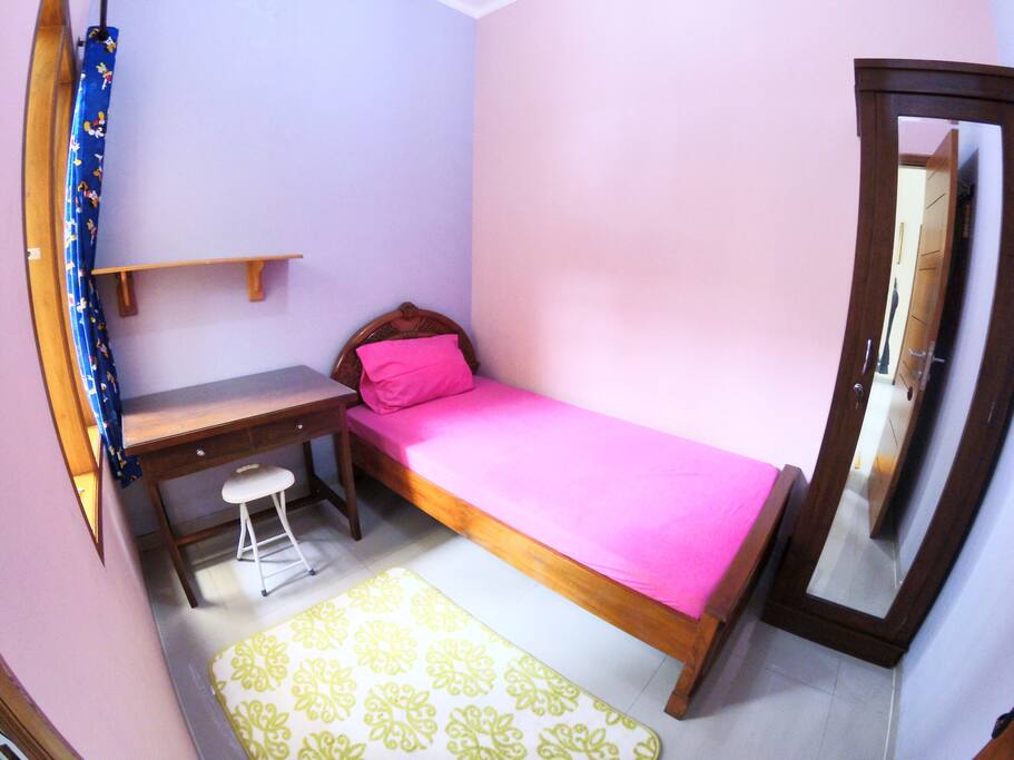 Fuschia room