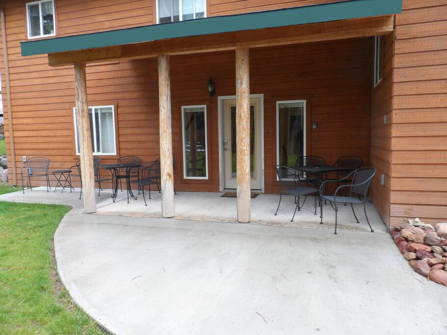 Entrance to the lower level vacation rental apartment.