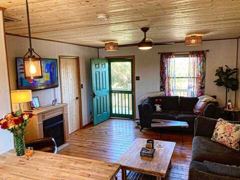 Cheerful & relaxing Ocracoke retreat!