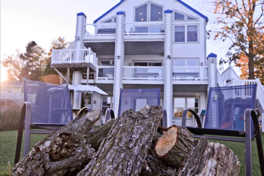 Fire wood the stars and waterfront family fun as this lake is practically yours all week long with not much traffic other than Saturday 12-6pm