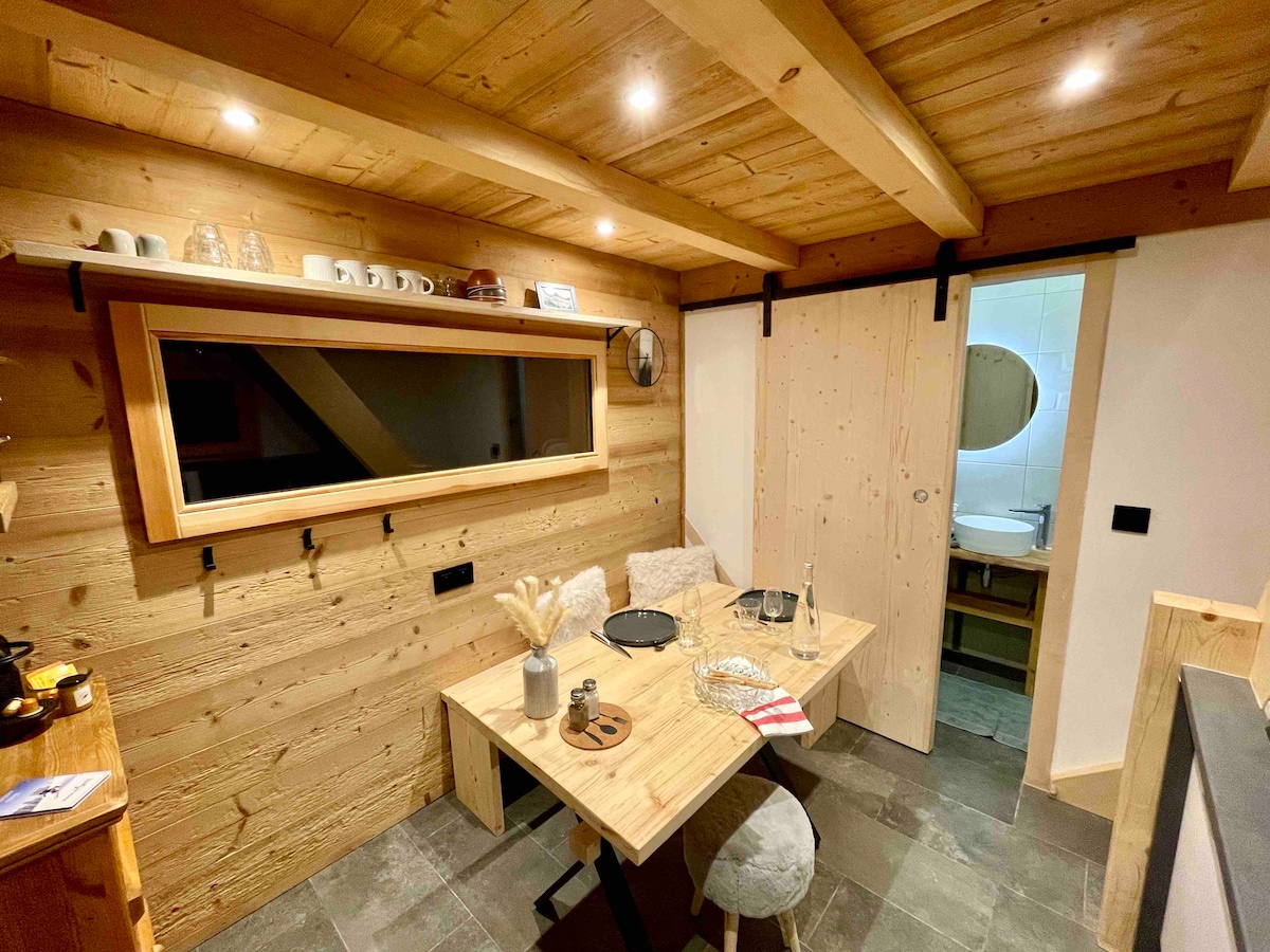 Popular Airbnb listing: Chalet Le Moeset (Mazot for 2 people) in Châtel