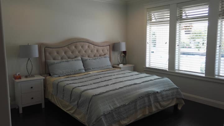 Large King-bed Room Private Bath, Ocean View House - White Rock