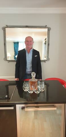 3/4 Bedroom Townhouse with 3 toilets over 3 levels gallery image 3