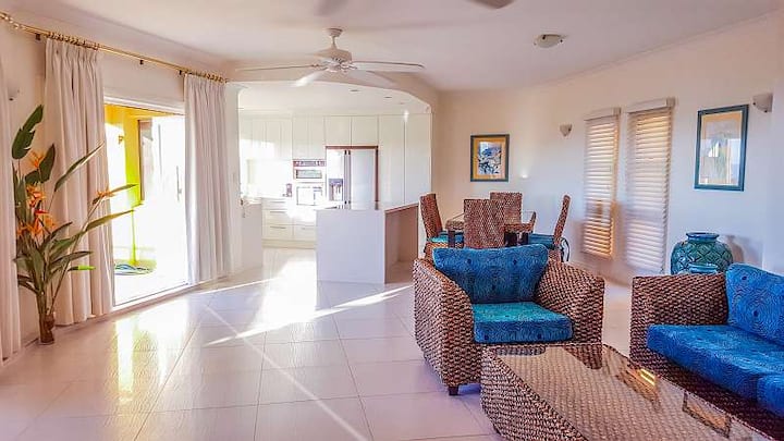 Airlie Beach Ocean View Penthouse - Airlie Beach