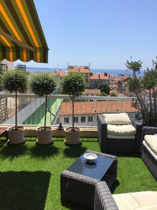 Terrasse côté sud est vue baie