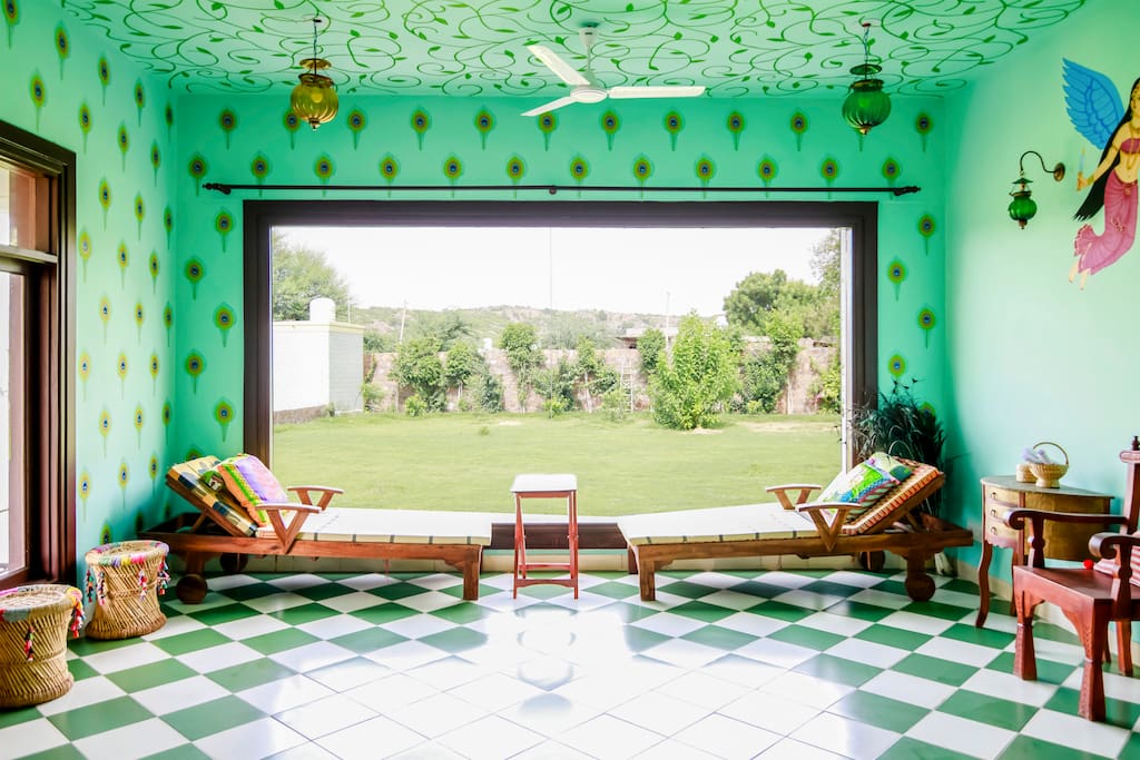 Relax/ Lounge area
