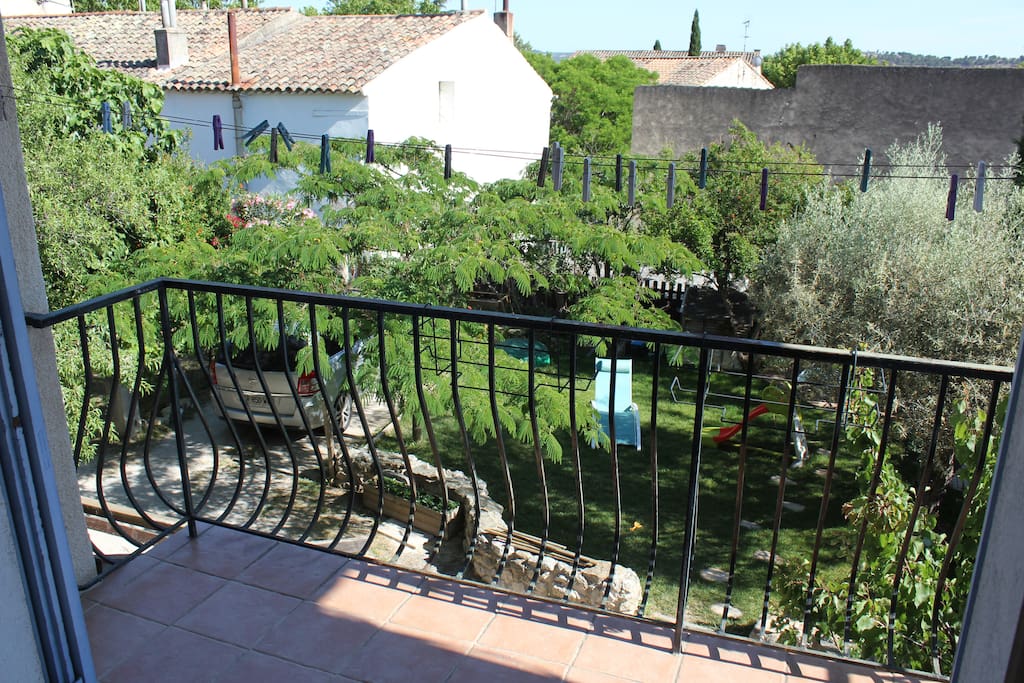 Vue du balcon / View from balcony on garden