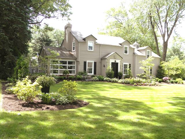 Spacious  Budget Canton Oh HOF City AirBNB