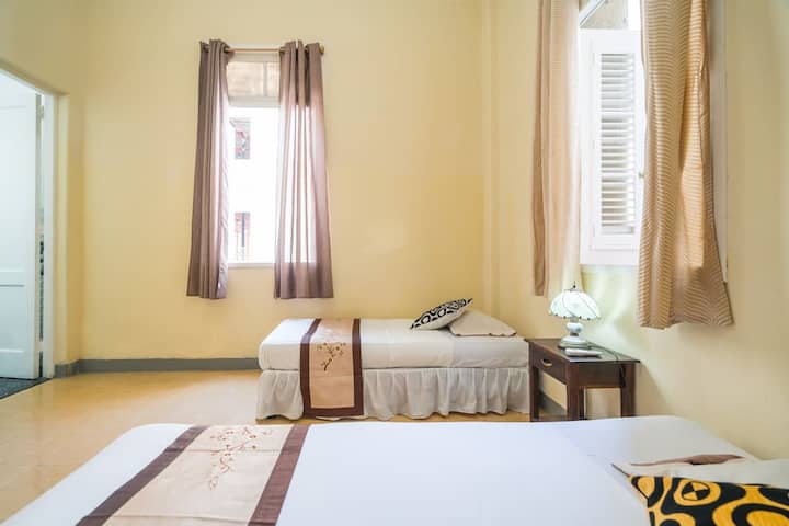 Cuarto no 2,  camas 3 personales, Baño privado