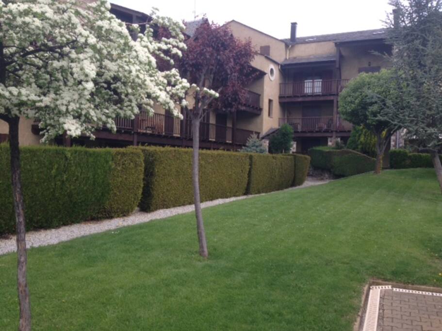 Accés des del jardí comunitari