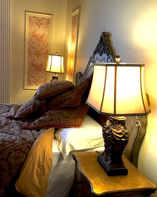 Fully laundered bed linen .