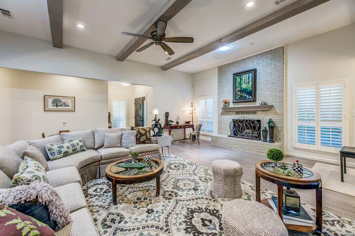 An upscale property in a prestigious neighborhood. gallery image 4