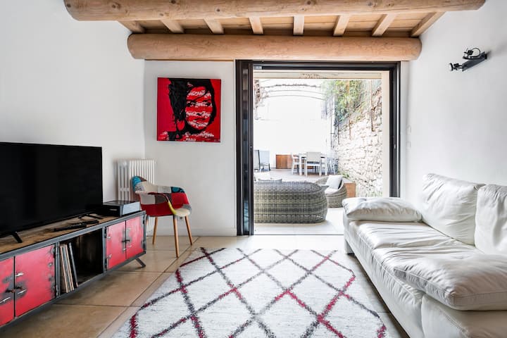 Unique En Intramuros, Chaleureuse Maison Climatisée Avec Patio Privé Et Jacuzzi - Villeneuve-lès-Avignon