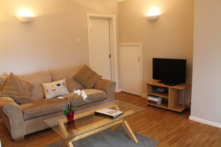 9 Sea View Walk Sleeps 7 + 2, Ground Floor Bedroom - Kessingland