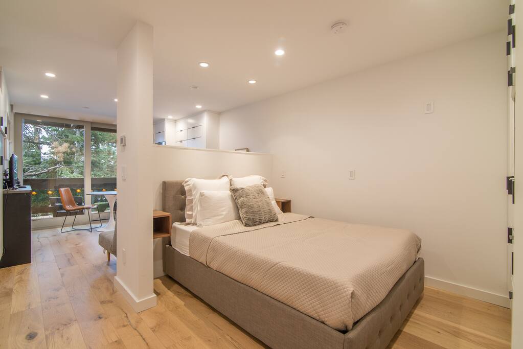 Queen bed with luxury bedding
