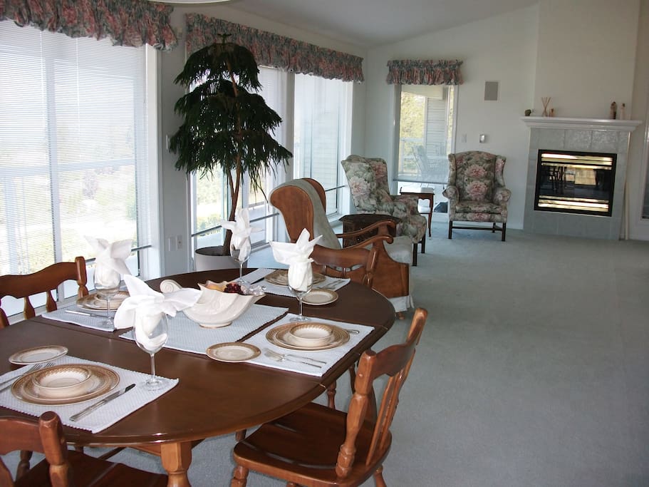 Dining & living room