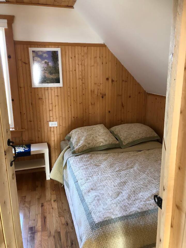 2. spálňa s manželskou posteľou.  