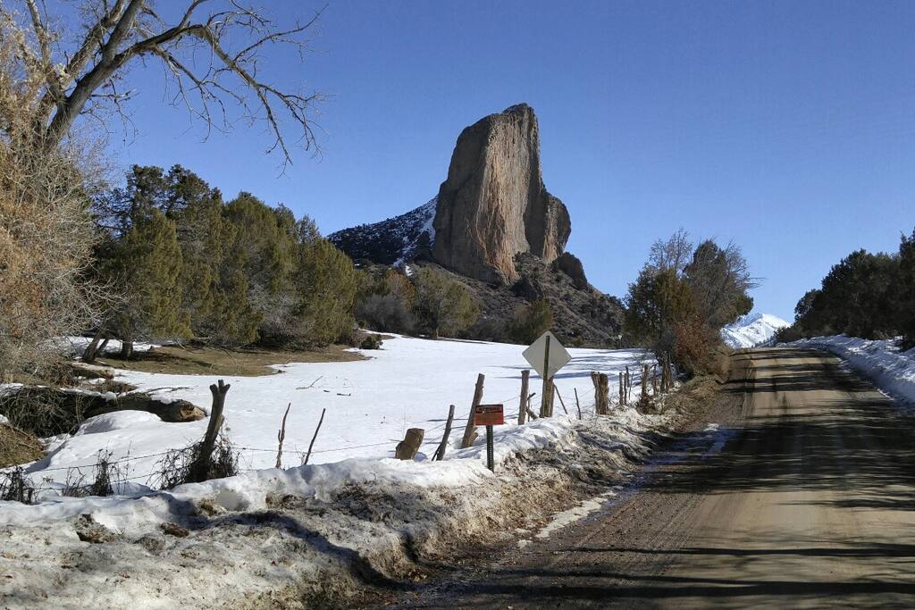 Hike to Needle Rock