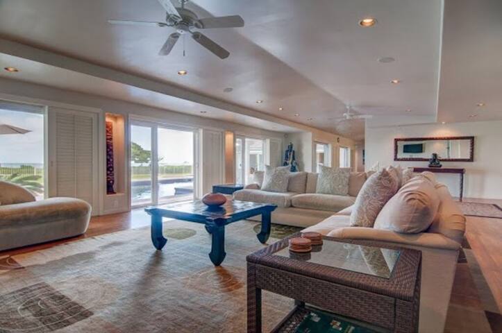 Fabulous Views-Kailua Beachfront – Pool & Hot Tub gallery image 5