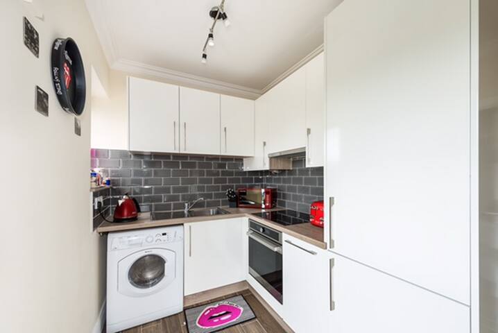 Modish condo overlooking River Liffey gallery image 5