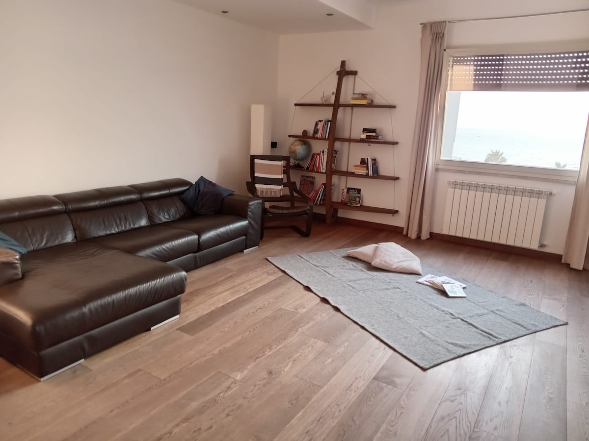 Annonce Airbnb populaire: Window on the Sea à Erice