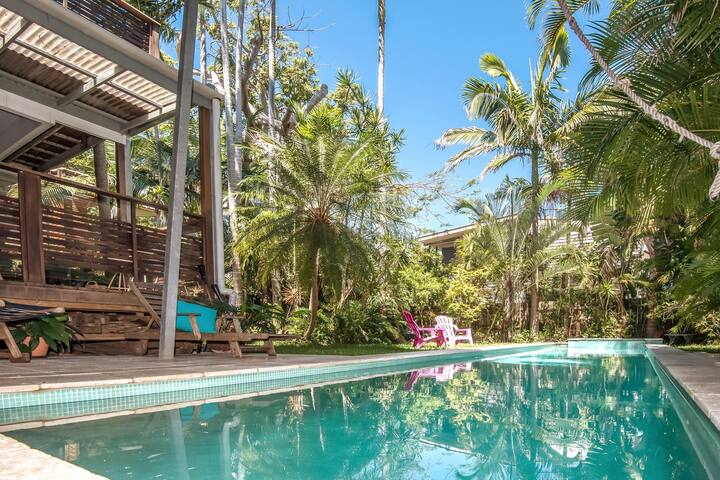 Sunshine Beach Tropical Resort Living