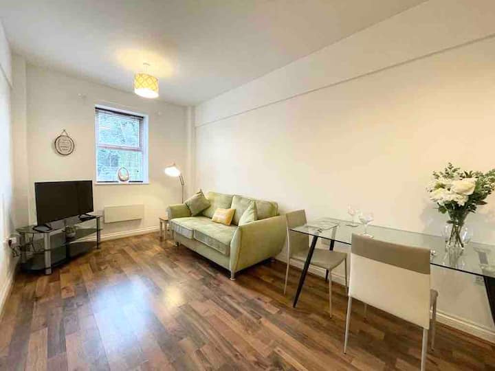 (S4) Stylish Apartment 'Monton Village' Manchester Condominiums for Rent in Eccles, England