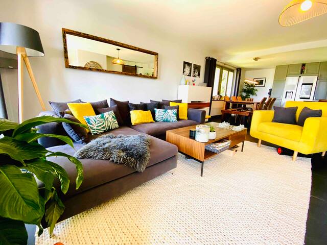 Contemporary family home on Lake Geneva gallery image 5