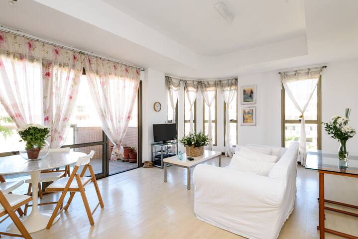 Apartamento charmoso, com vista para o mar