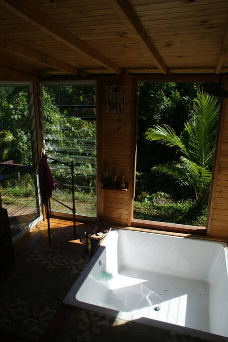 Sunken bath, walk in robes