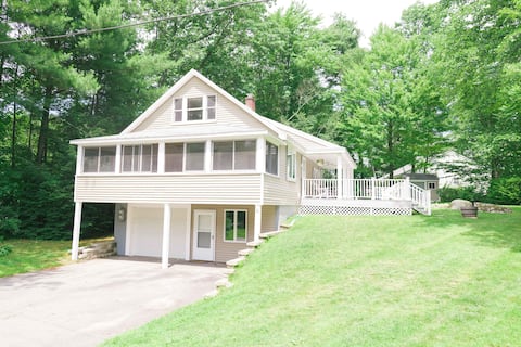 5-Stars!! Cozy Home near the lake