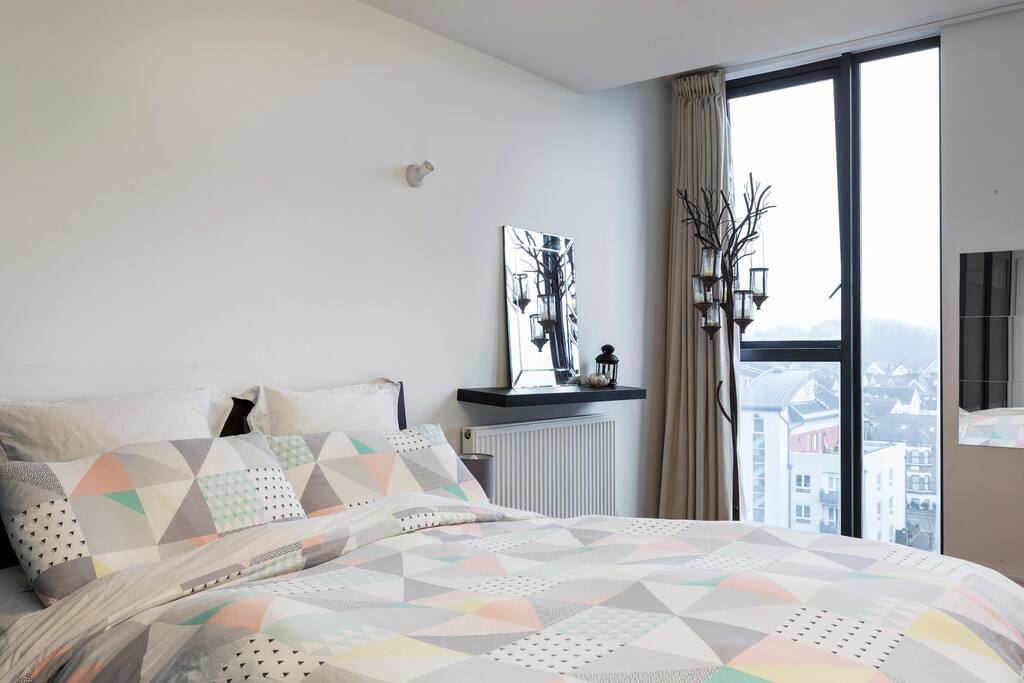 Master Bedroom - Stunning Views